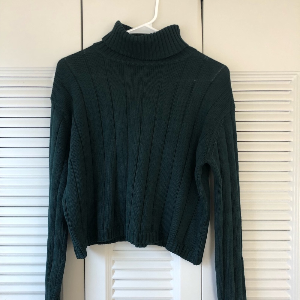 Brandy Melville forest green turtle neck fall sweater EUC